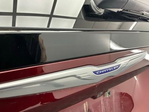 Used 2020 Chrysler Pacifica Touring-L Plus image 27