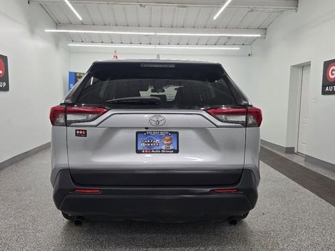 Used 2019 Toyota RAV4 LE image 9