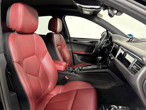 Certified 2022 Porsche Macan S image 24