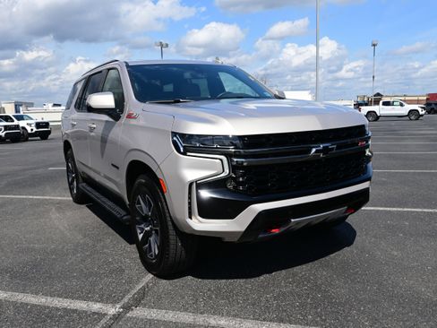 Used 2022 Chevrolet Tahoe Z71 w/ Luxury Package image 2