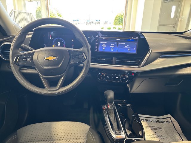 Used 2025 Chevrolet Trax LT FWD image 18