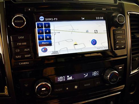 Used 2017 Nissan Titan Platinum Reserve image 29