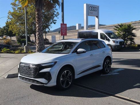 Used 2024 Audi Q4 e-tron Premium Plus w/ Premium Plus AWD/4WD image 3