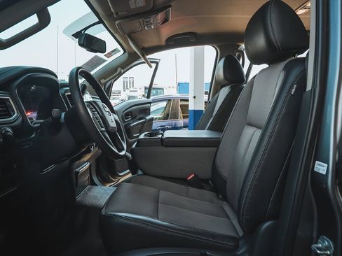 Used 2017 Nissan Titan S image 15