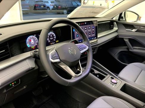 New 2026 Volkswagen Tiguan SE AWD/4WD image 3