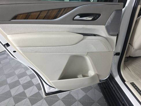 Used 2022 Cadillac Escalade Premium Luxury Platinum AWD/4WD image 28