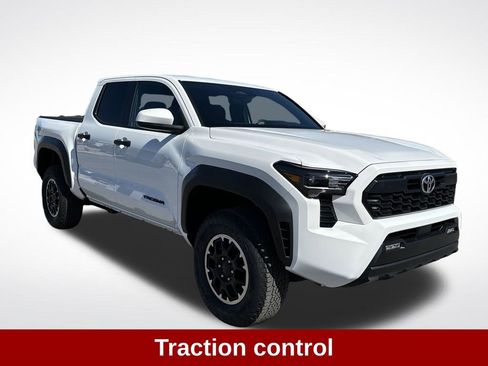Used 2025 Toyota Tacoma TRD Off-Road AWD/4WD image 8