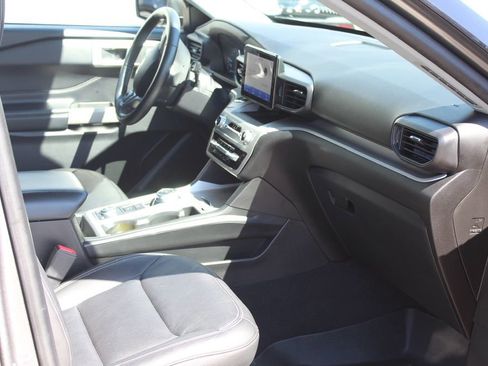 Used 2022 Ford Explorer XLT w/ Class IV Trailer Tow Package image 17