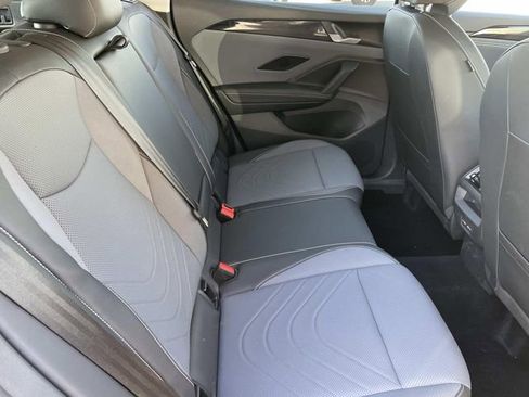 Used 2025 Volkswagen Tiguan SE image 25