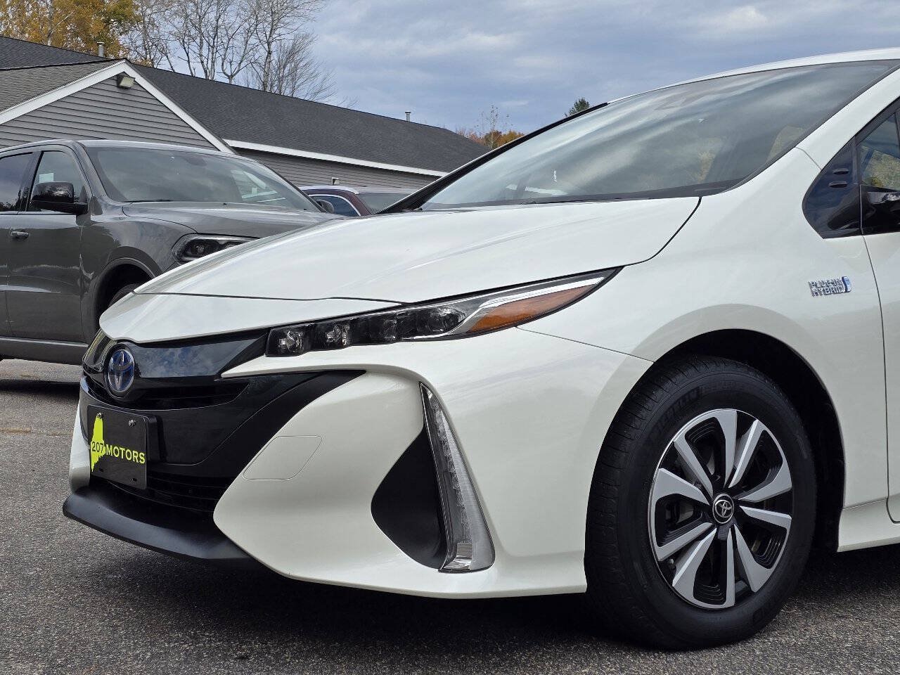 Used 2017 Toyota Prius Prime Premium w/ Carpet Mat Package FWD image 12
