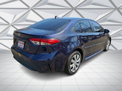 Used 2022 Toyota Corolla LE w/ Carpet Mat Package (TMS) image 10