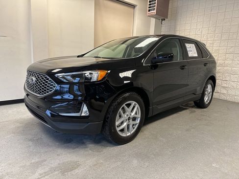 Certified 2024 Ford Edge SEL w/ Convenience Package image 2