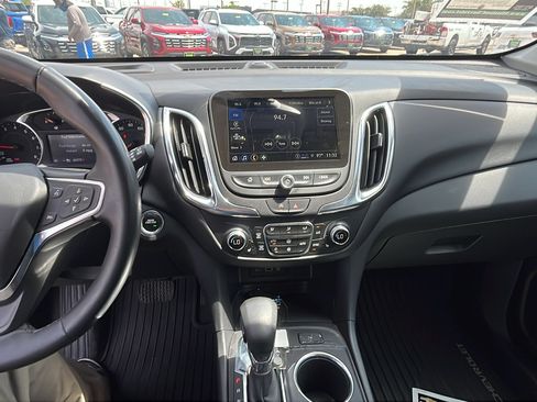 Used 2024 Chevrolet Equinox LT FWD image 19