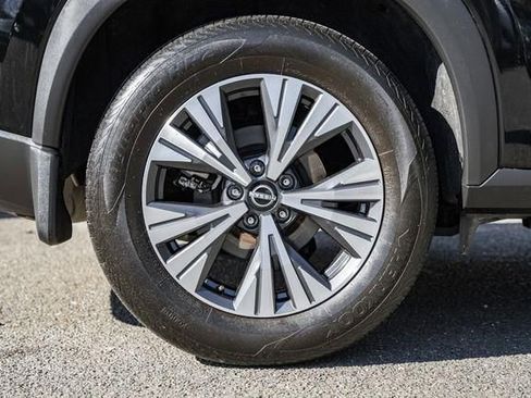 Used 2022 Nissan Rogue SV w/ SV Premium Package image 15