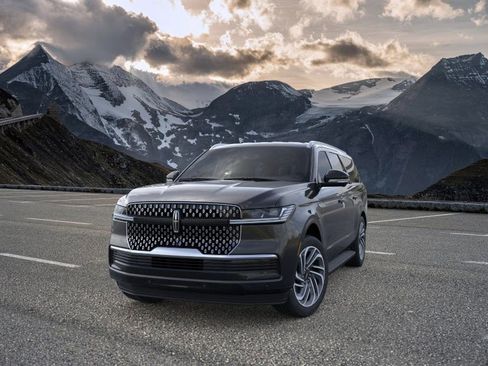 New 2026 Lincoln Navigator L Premier image 2