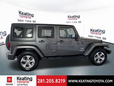 Used 2018 Jeep Wrangler Unlimited Sahara w/ Connectivity Group AWD/4WD image 4