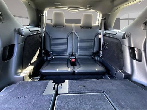 New 2026 Land Rover Discovery S AWD/4WD image 11