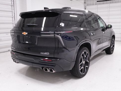 Used 2025 Chevrolet Traverse High Country w/ LPO, Floor Liner Package FWD image 5