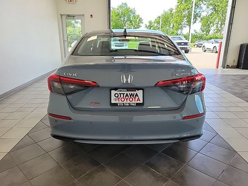 Used 2023 Honda Civic Touring image 7