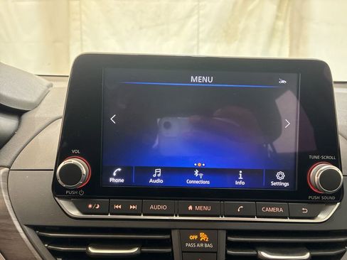 Used 2025 Nissan Altima 2.5 SV FWD image 18