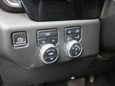 Used 2022 GMC Sierra 1500 SLT w/ SLT Convenience Package AWD/4WD image 11
