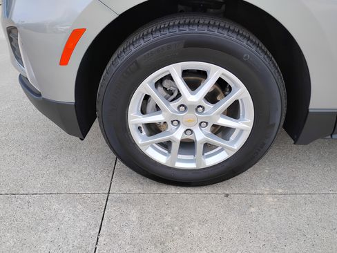 Used 2024 Chevrolet Equinox LT FWD image 23