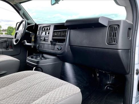 New 2026 Chevrolet Express 3500 Extended RWD image 9