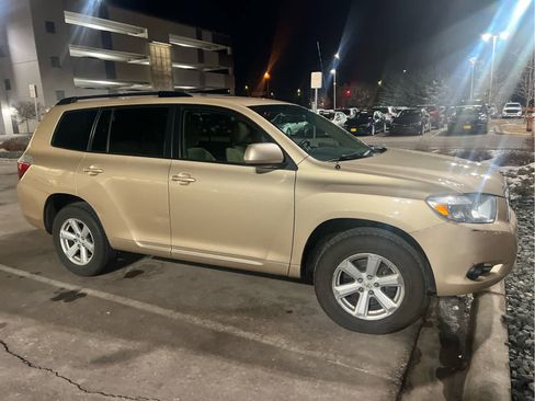 Used 2010 Toyota Highlander 2WD image 2