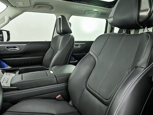 Used 2025 INFINITI QX80 Sensory AWD/4WD image 18
