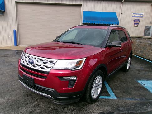 Used 2019 Ford Explorer XLT w/ Equipment Group 202A image 4