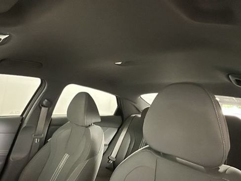 Used 2025 Hyundai Elantra Sport FWD image 12