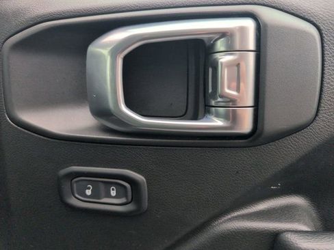 Used 2025 Jeep Wrangler Unlimited Rubicon w/ Convenience Group image 33