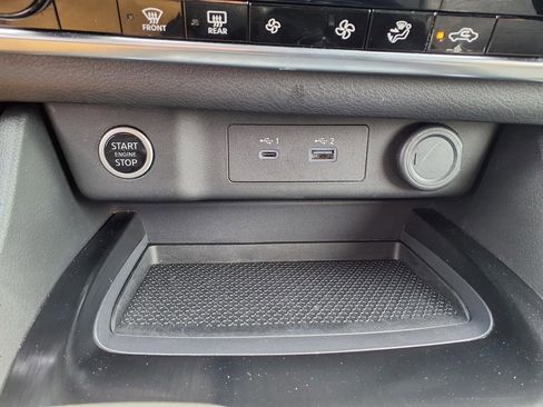 Used 2023 Nissan Rogue SV AWD/4WD image 30