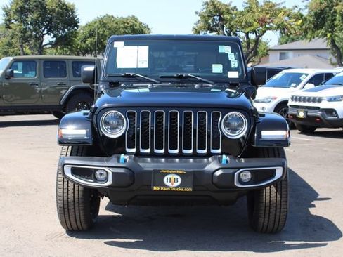 Used 2023 Jeep Wrangler Unlimited Sahara w/ Cold Weather Group AWD/4WD image 2