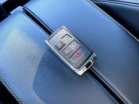 Used 2021 Land Rover Range Rover Velar R-Dynamic S image 38