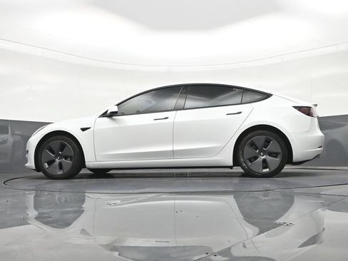 Used 2022 Tesla Model 3 Standard Range RWD image 23
