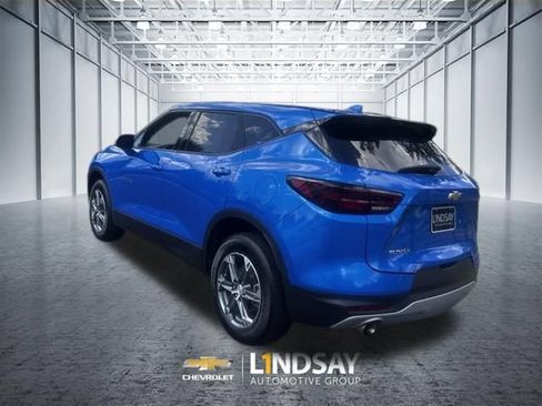 Used 2025 Chevrolet Blazer LT FWD image 4