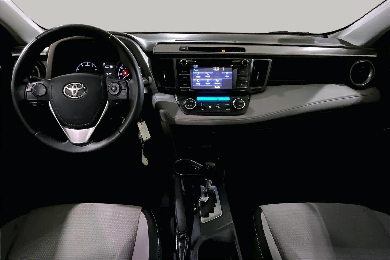 Used 2017 Toyota RAV4 XLE AWD/4WD image 15
