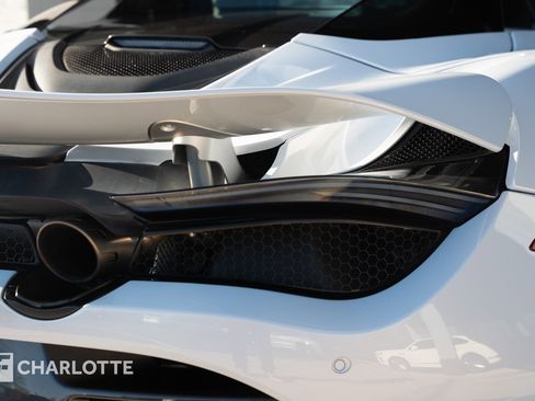 Used 2020 McLaren 720S Spider image 16