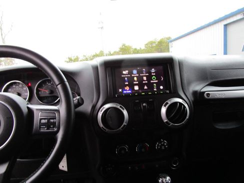 Used 2015 Jeep Wrangler Rubicon w/ Dual Top Group image 14