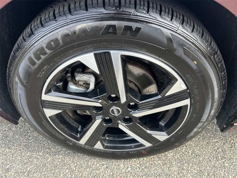 Used 2024 Nissan Sentra SV image 9