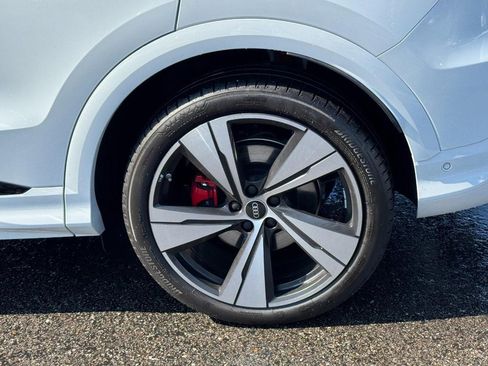 New 2025 Audi SQ5 Prestige image 4