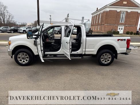 Used 2019 Ford F250 Lariat w/ Chrome Package image 32
