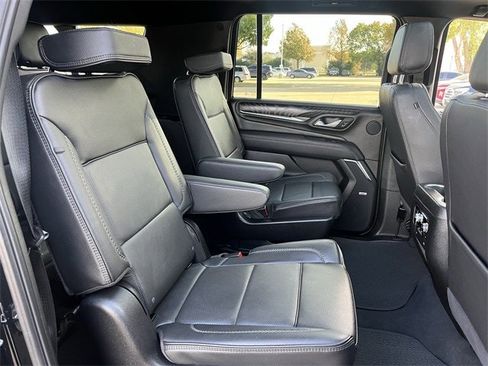 Used 2024 GMC Yukon XL Denali image 32