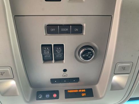 Used 2017 Cadillac Escalade Luxury AWD/4WD image 39