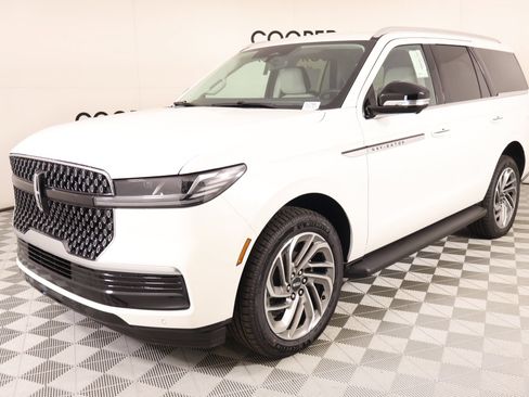 New 2026 Lincoln Navigator Premiere AWD/4WD image 11
