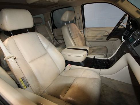 Used 2007 Cadillac Escalade AWD w/ Climate Package image 20