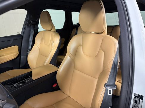 Used 2020 Volvo XC60 T5 Momentum image 12