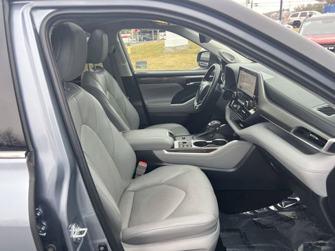 Used 2023 Toyota Highlander Limited image 26