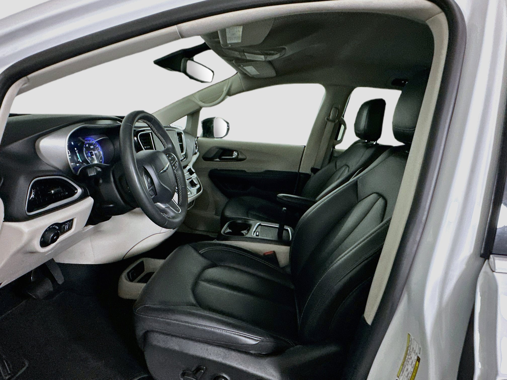 Used 2024 Chrysler Pacifica Touring-L FWD image 13